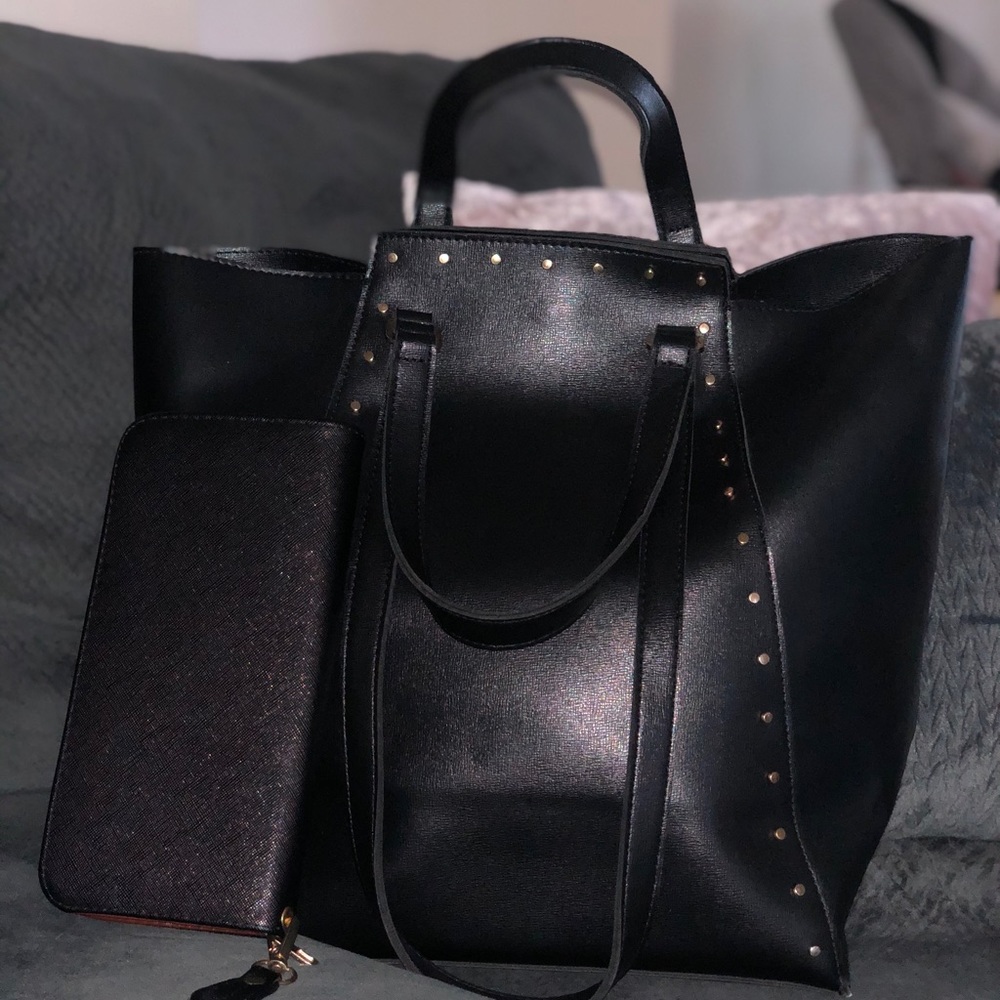 Cute big lots of room, Black Bag with wallet